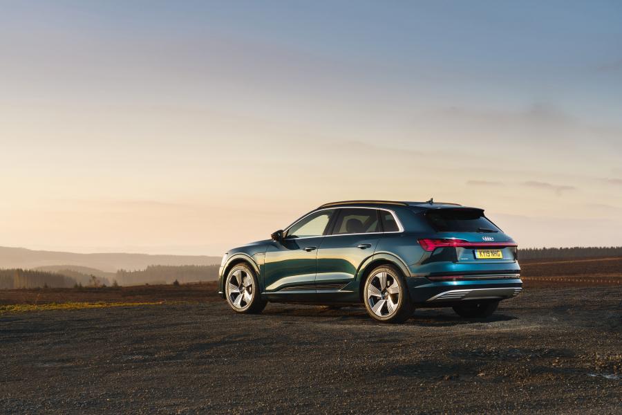  Audi e-tron 55 Quattro 2019 года  (UK) (фото 6 из 40)
